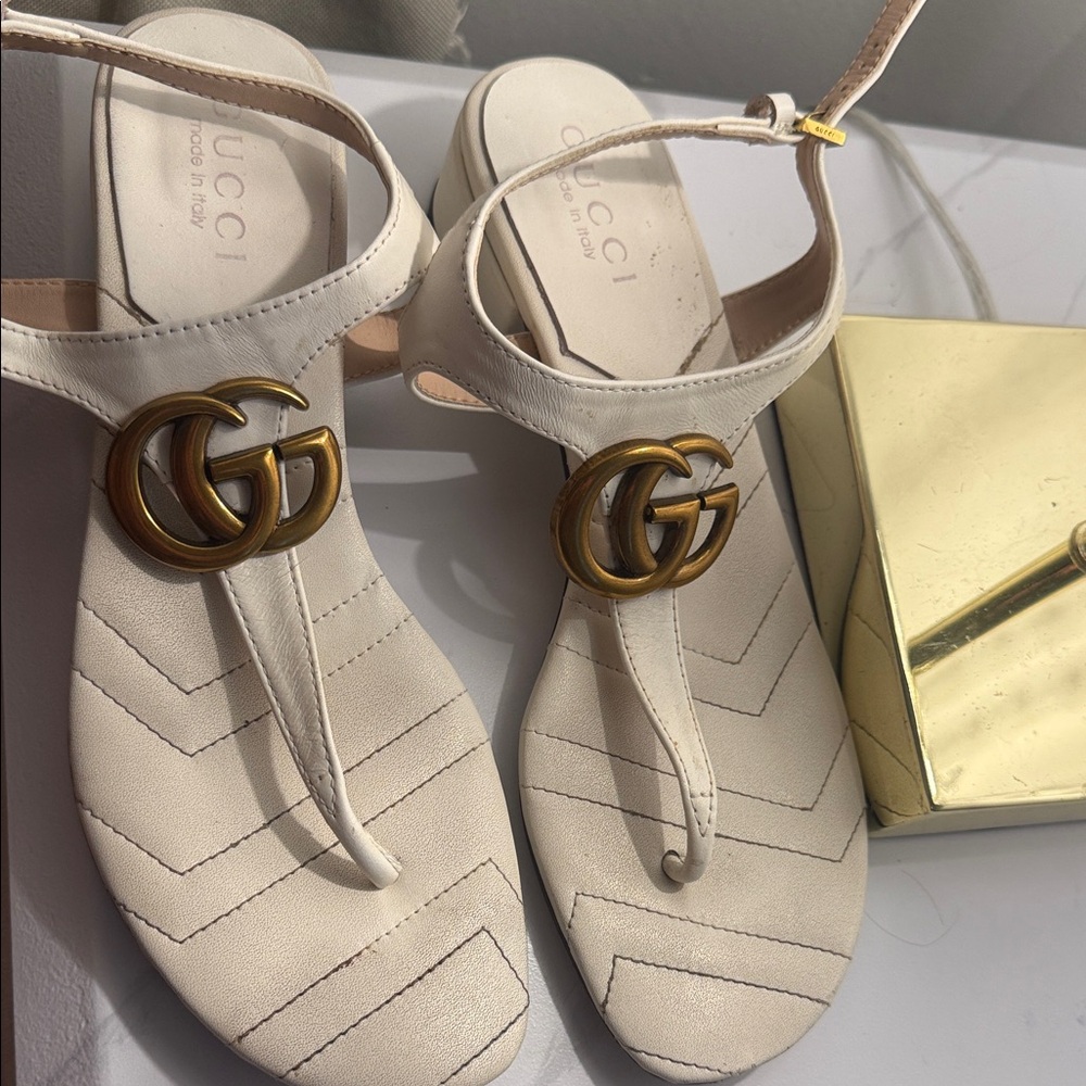 Gucci Cream Leather GG Thong Sandals with Antique Gold Hardware